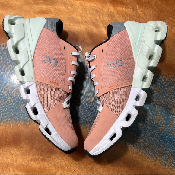 On Cloudflyer 4 Running Shoes Peach Aloe size 8.5 Sneakers - Picture 2 of 14